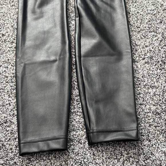 NWT White House Black Market Runway Faux Leather Leggings Size 2P - Picture 5 of 12
